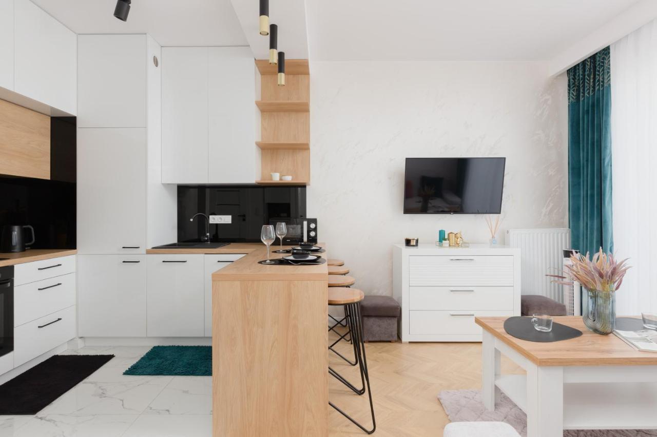 Apartment Kotsisa With Parking By Renters Warsaw