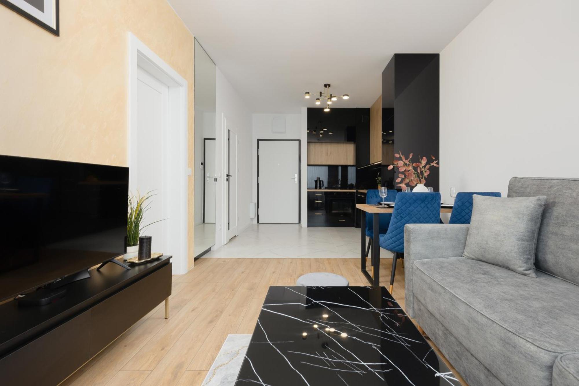 Apartment Kotsisa With Parking By Renters Warsaw